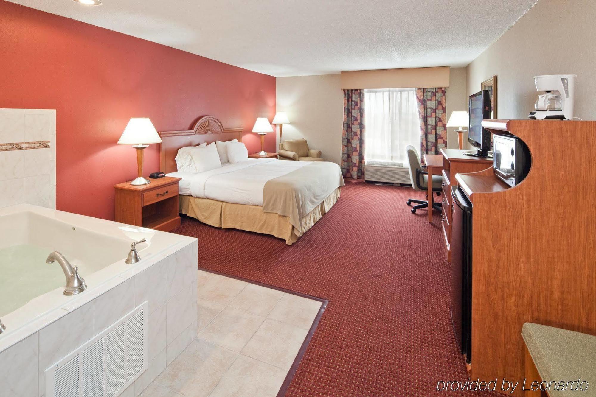 Quality Inn & Suites Lawrenceburg Dış mekan fotoğraf