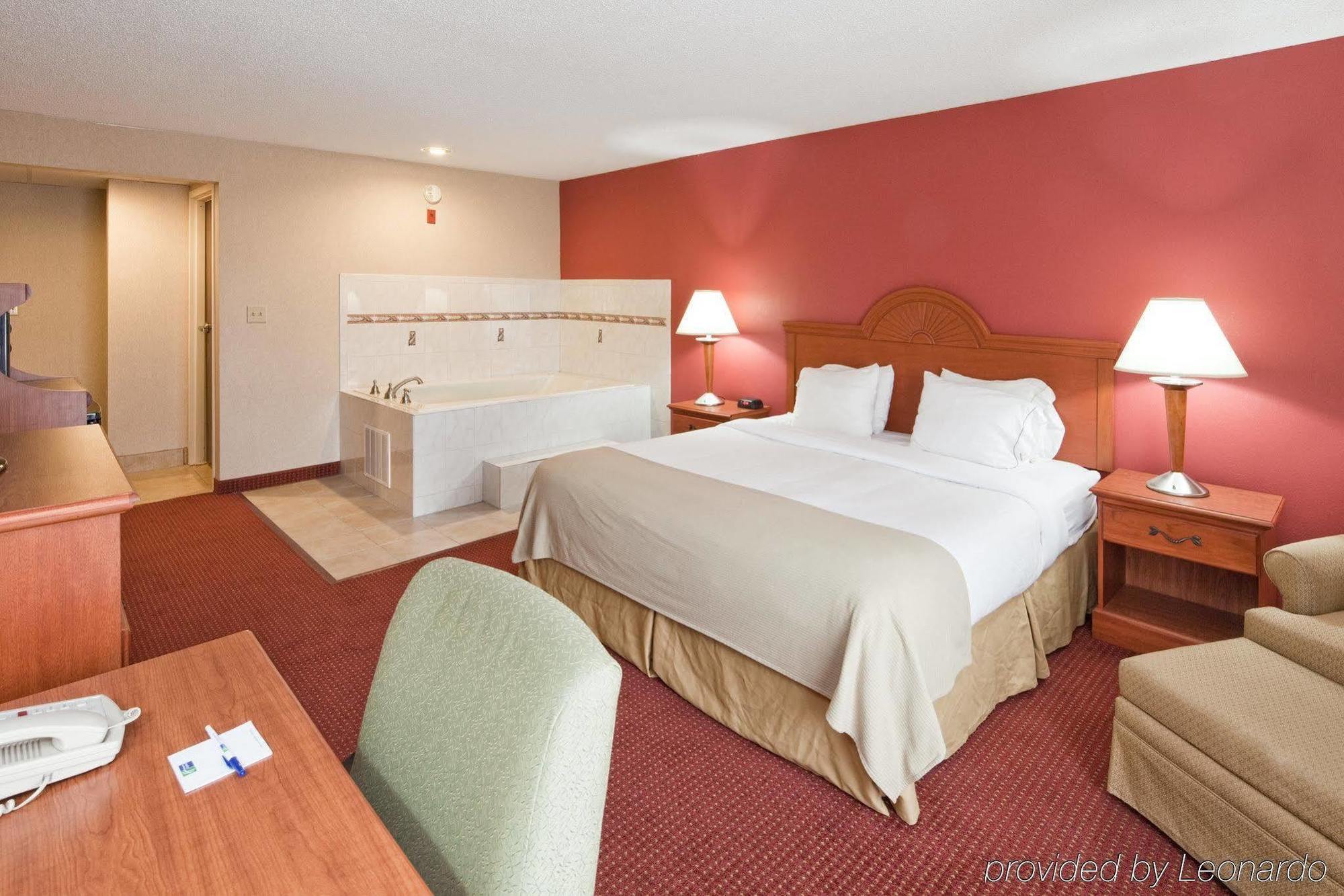 Quality Inn & Suites Lawrenceburg Dış mekan fotoğraf