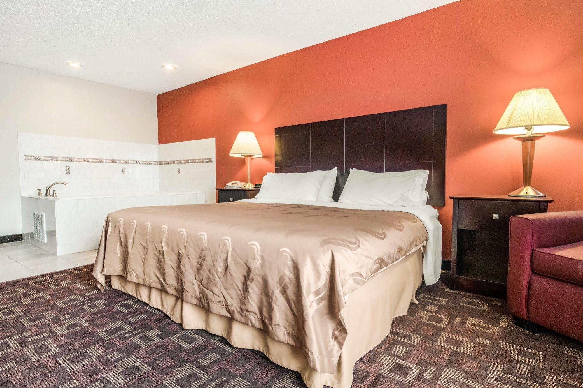 Quality Inn & Suites Lawrenceburg Dış mekan fotoğraf